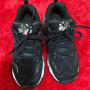 Gently worn Sketchers delight